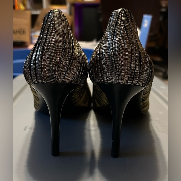 Naturalizer Anna‎ Gold Pleated High Heels Womens Size 11 Wide 3.5 inch heel - Picture 3 of 6